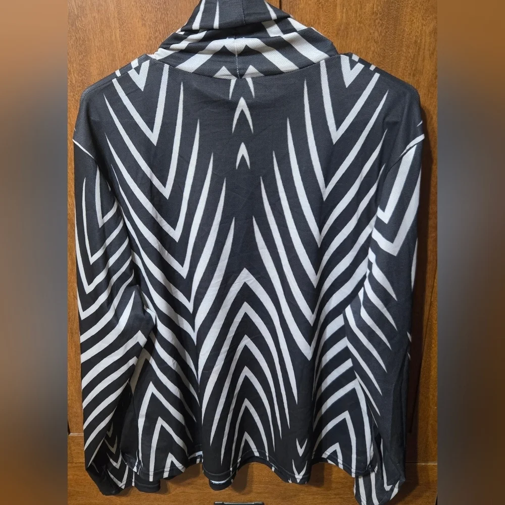 STYLEWE Monochrome Geometric Long Sleeve Top - Picture 2 of 5
